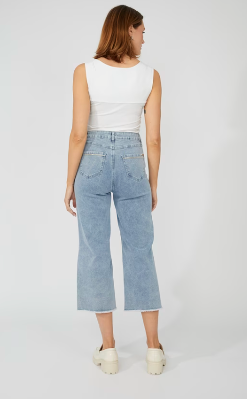 Frank Lyman Cropped Wide Leg Jeans