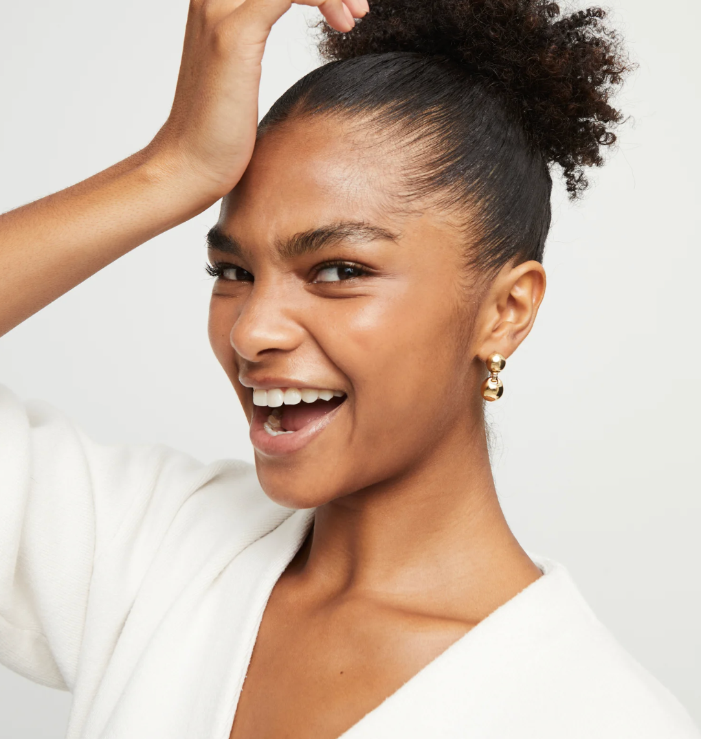 UNO DE 50 Ser Intrepida Drop Gold earrings with two beads