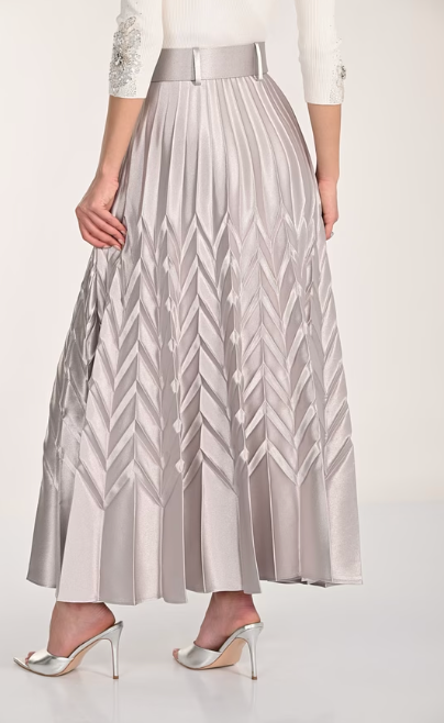 Frank Lyman Elegant Chevron Pleated Skirt