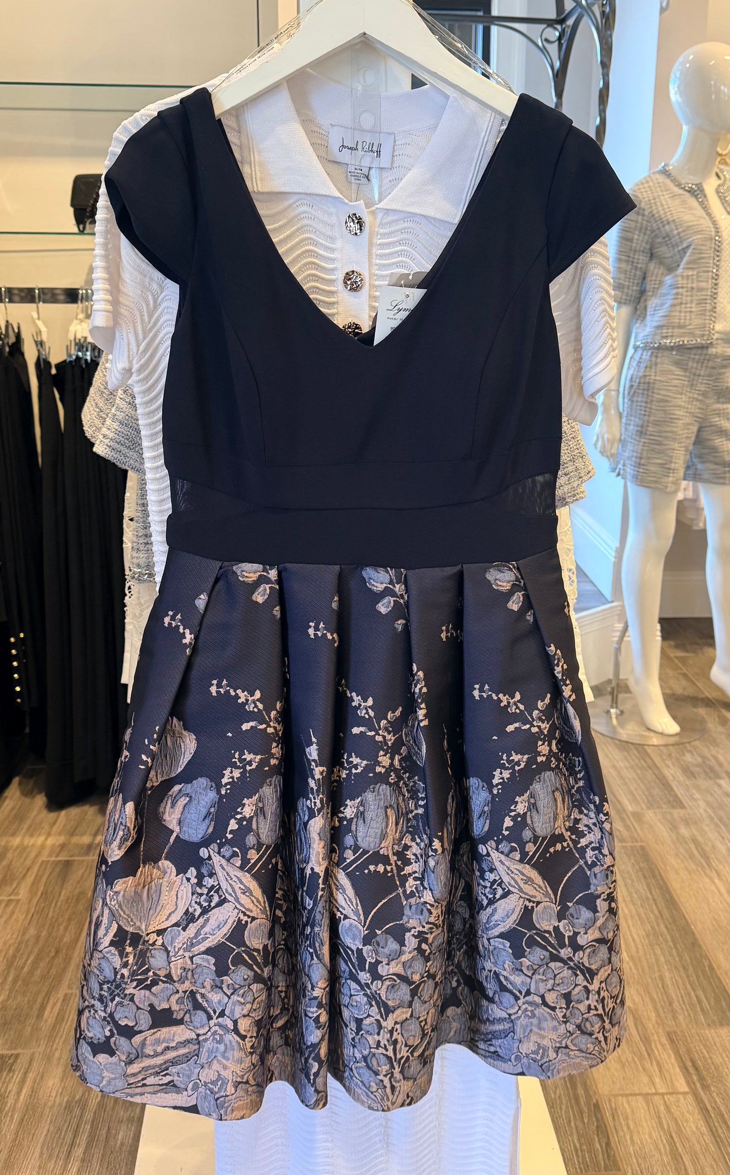 Frank Lyman Front and back V Neck Brocade skirt print Dress