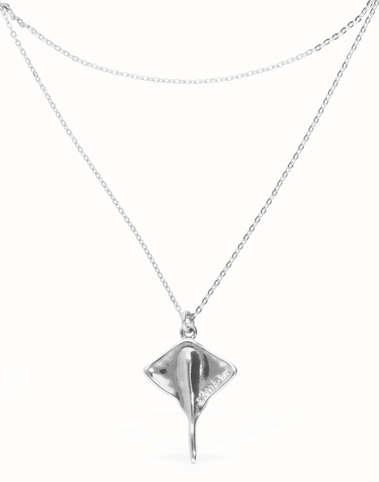 UNO DE 50 Ser Majestuosa Multi Strand Chain Necklace with Manta Ray