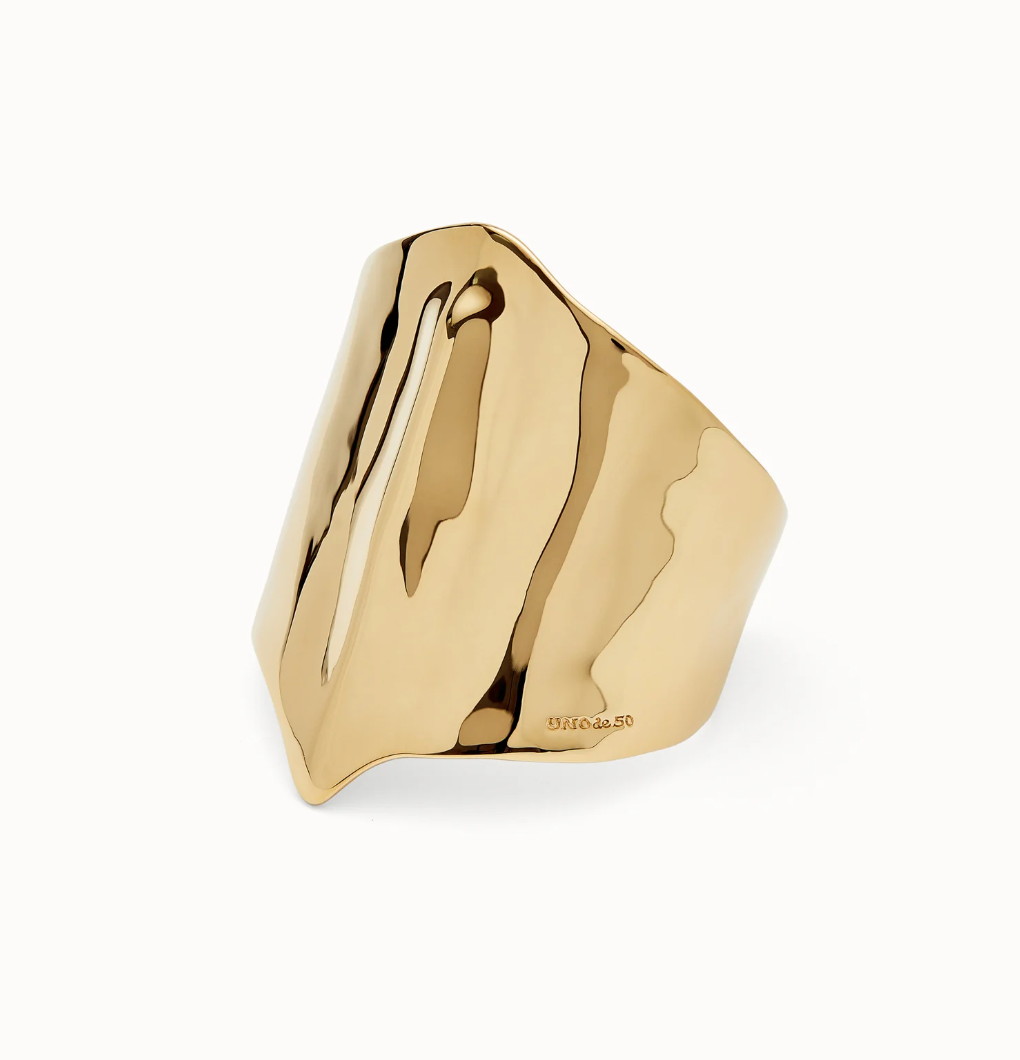 UNO DE 50 Gold Bangle bracelet with manta ray structure