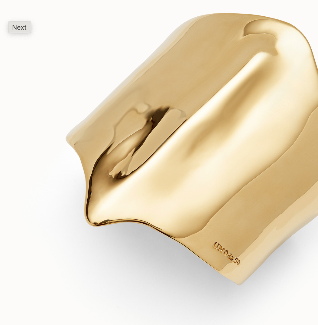 UNO DE 50 Gold Bangle bracelet with manta ray structure
