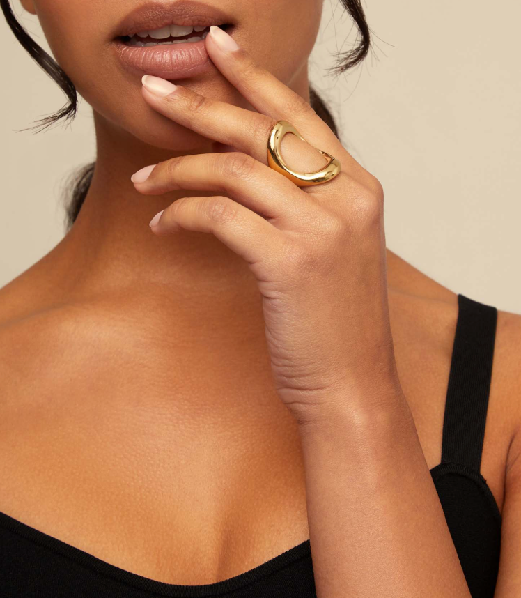 UNO de 50 Ring with large central oval